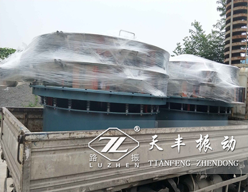 寧夏TS2000振動篩已發(fā)貨,丁經(jīng)理請注意查收！